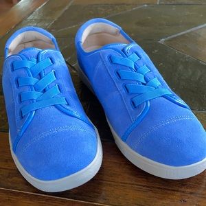 Vionic Jean Suede size 9 periwinkle suede